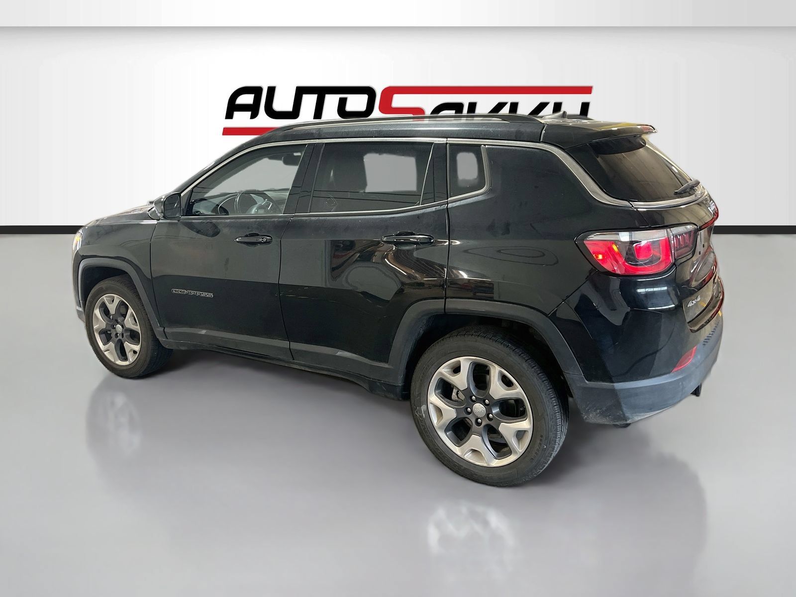 Used 2019 Jeep Compass Limited w/ Safety & Security Group AWD/4WD image 4