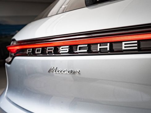 Used 2025 Porsche Macan image 17