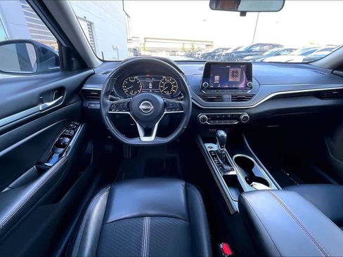 Used 2024 Nissan Altima 2.5 SR FWD image 16