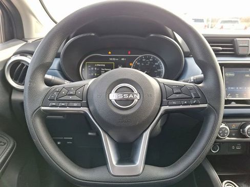 Used 2025 Nissan Versa SV image 18