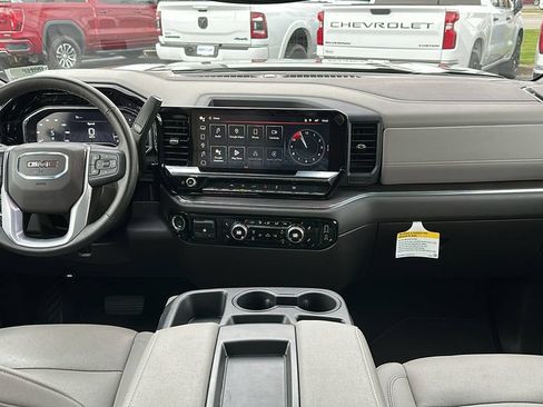 Used 2025 GMC Sierra 1500 SLT AWD/4WD image 11
