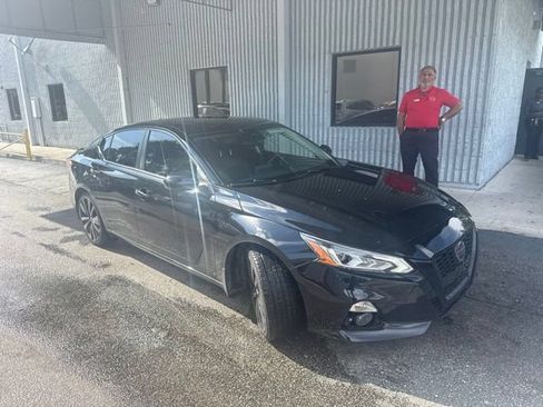 Certified 2022 Nissan Altima 2.5 SR w/ Midnight Edition Package FWD image 4