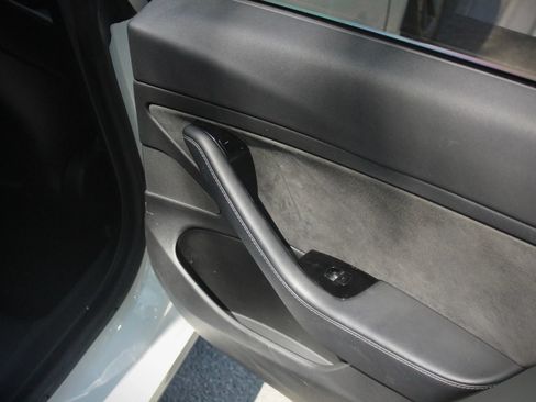 Used 2020 Tesla Model 3 Standard Range RWD image 29