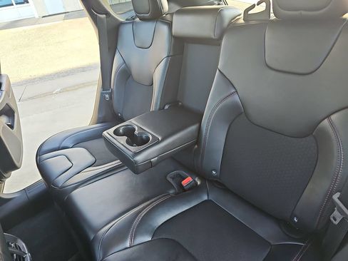 Used 2019 Jeep Cherokee Trailhawk w/ Comfort/Convenience Group AWD/4WD image 13