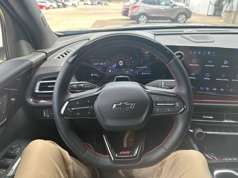 Used 2026 Chevrolet Traverse RS w/ LPO, Floor Liner Package FWD image 12