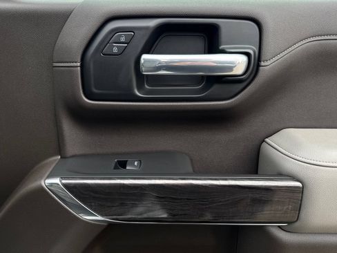 Used 2021 Chevrolet Silverado 1500 LTZ w/ LTZ Convenience Package II AWD/4WD image 19