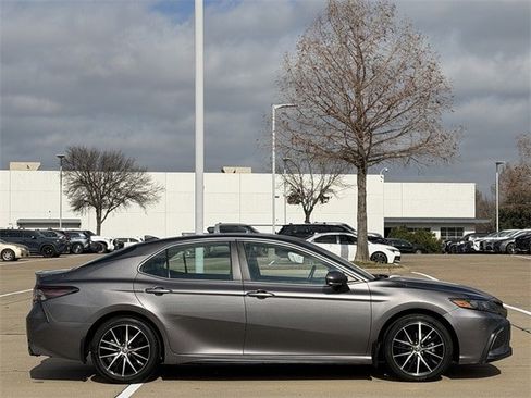 Certified 2024 Toyota Camry SE image 3