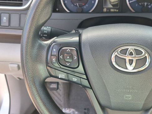 Used 2017 Toyota Camry LE FWD image 17