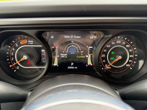 Used 2025 Jeep Wrangler Unlimited Sahara AWD/4WD image 19