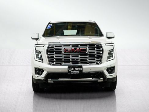 Used 2025 GMC Yukon Denali w/ Sun & Power Step Package AWD/4WD image 8