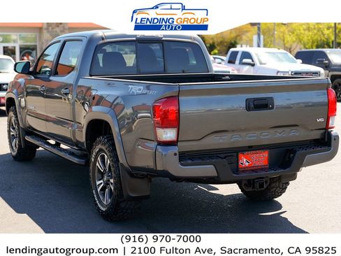 Used 2016 Toyota Tacoma TRD Sport image 6