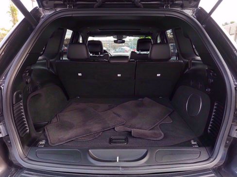 Used 2018 Jeep Grand Cherokee Altitude image 29