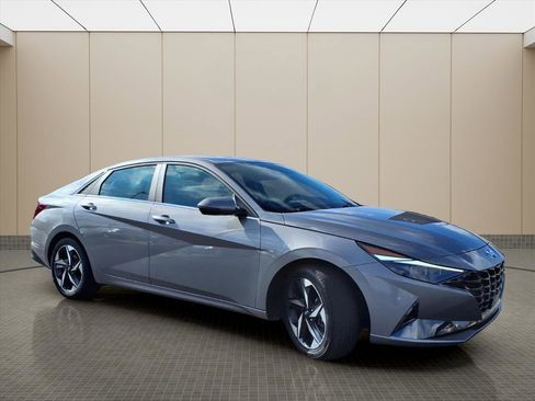 Certified 2023 Hyundai Elantra Limited image 4