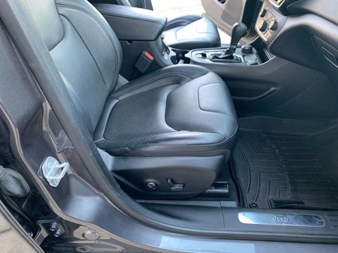 Used 2019 Jeep Cherokee Limited image 17