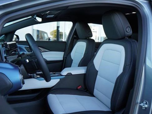 New 2025 Chevrolet Equinox EV LT FWD image 36