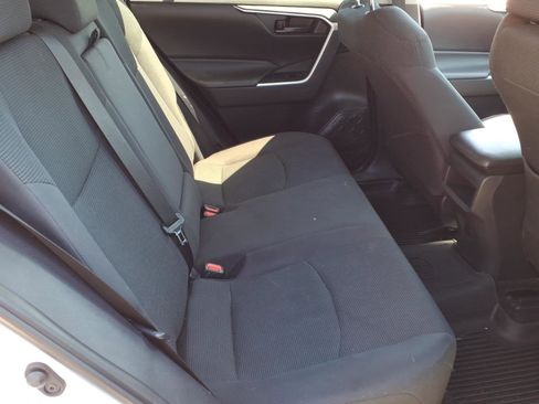 Used 2019 Toyota RAV4 LE AWD/4WD image 13