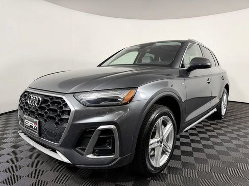 Used 2022 Audi Q5 e Prestige AWD/4WD image 2