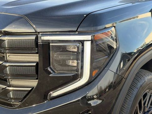 Used 2025 GMC Sierra 1500 Elevation image 9