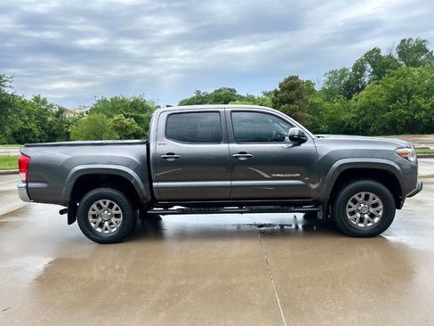 Used 2016 Toyota Tacoma SR5 w/ SR5 Appearance Package (SN) RWD image 5