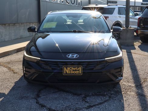 Used 2024 Hyundai Elantra Limited FWD image 2