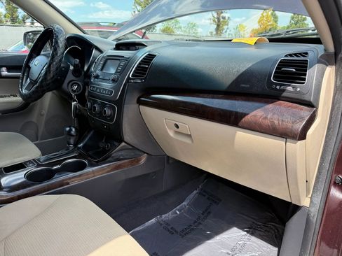 Used 2015 Kia Sorento LX FWD image 19