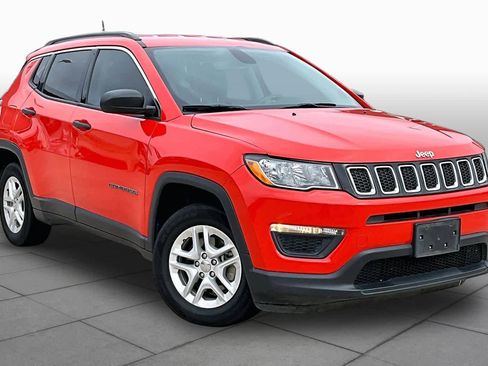 Used 2021 Jeep Compass Sport image 4