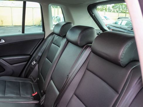 Used 2011 Volkswagen Tiguan SE image 26