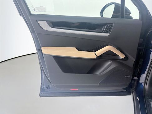 New 2026 Porsche Cayenne image 6