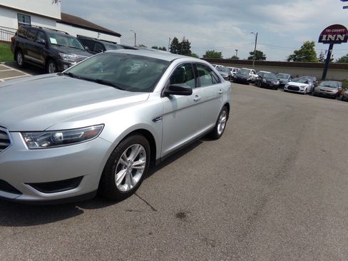 Used 2016 Ford Taurus SE image 29