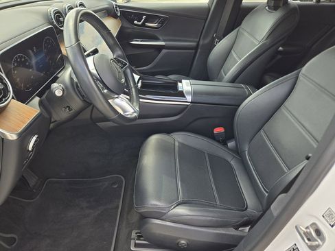 Used 2023 Mercedes-Benz GLC 300 4MATIC image 16