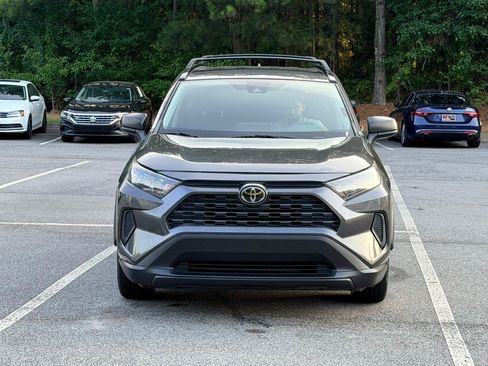 Used 2020 Toyota RAV4 LE FWD image 3