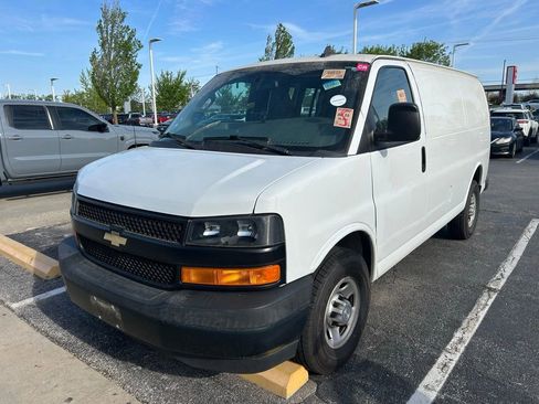 Used 2018 Chevrolet Express 2500 w/ Enhanced Convenience Package image 2