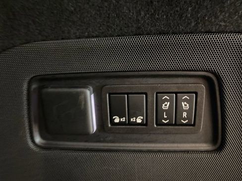 Used 2023 Cadillac Escalade ESV Premium Luxury Platinum AWD/4WD image 10
