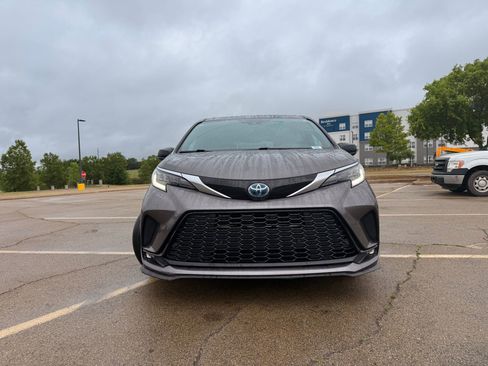 Used 2022 Toyota Sienna XSE FWD image 10