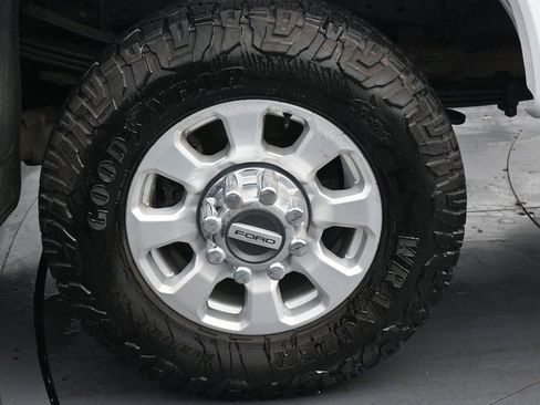 Used 2024 Ford F350 XLT image 37