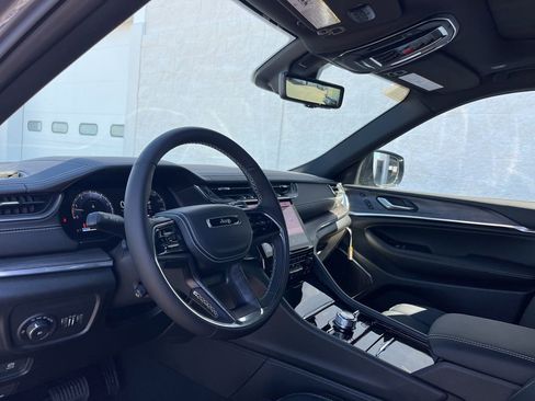 New 2025 Jeep Grand Cherokee Overland w/ Luxury Tech Group IV image 11