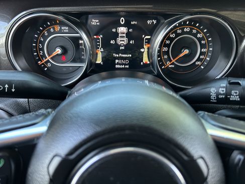 Used 2019 Jeep Wrangler Unlimited Sahara AWD/4WD image 25
