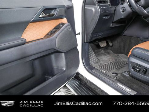 Used 2024 Lexus GX 550 w/ Accessory Package (2T) AWD/4WD image 8