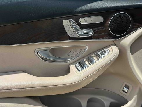 Used 2020 Mercedes-Benz GLC 300 image 17