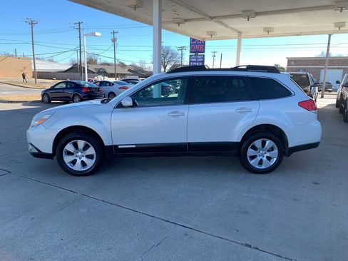 Used 2011 Subaru Outback 2.5i Premium w/ All-Weather Pkg image 4