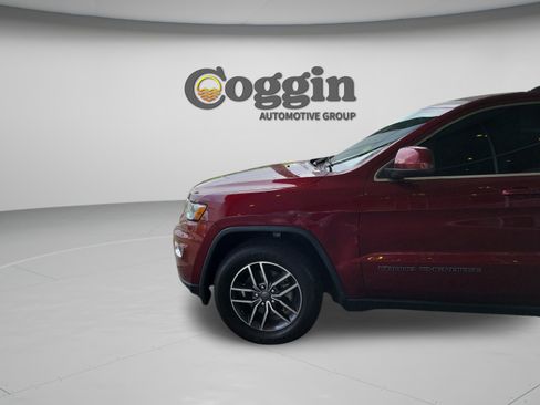 Used 2019 Jeep Grand Cherokee Laredo w/ Laredo X Package image 6