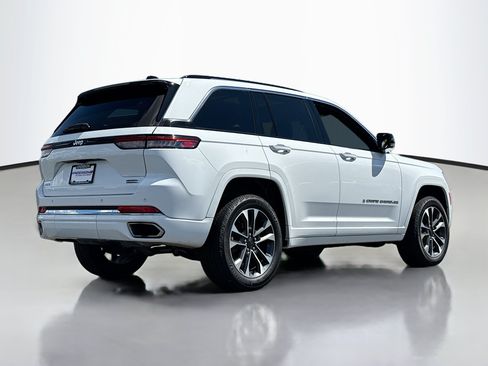 Used 2023 Jeep Grand Cherokee Overland AWD/4WD image 2