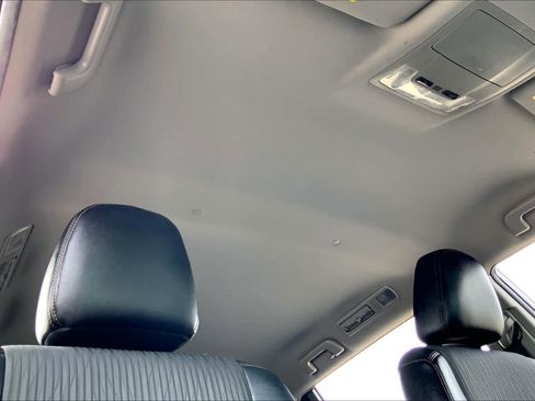 Used 2019 Toyota Highlander Plus FWD image 13