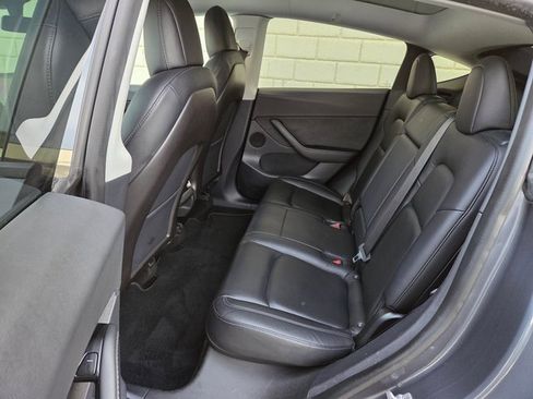 Used 2020 Tesla Model Y Long Range image 32