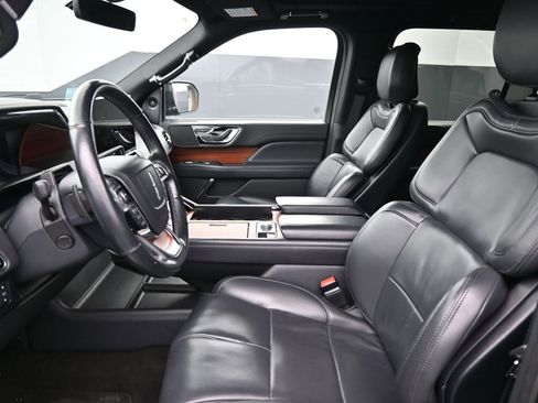 Used 2024 Lincoln Navigator Premiere AWD/4WD image 19