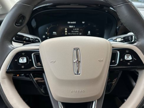 Used 2022 Lincoln Corsair Reserve image 23