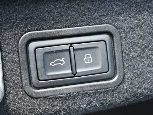 Used 2017 Audi A8 L 4.0T w/ Driver Assistance Package image 18