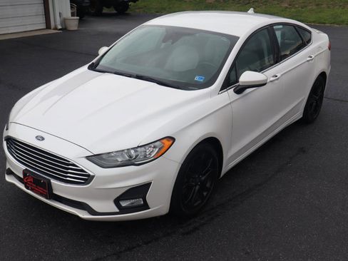 Used 2019 Ford Fusion SE w/ Equipment Group 151A FWD image 13