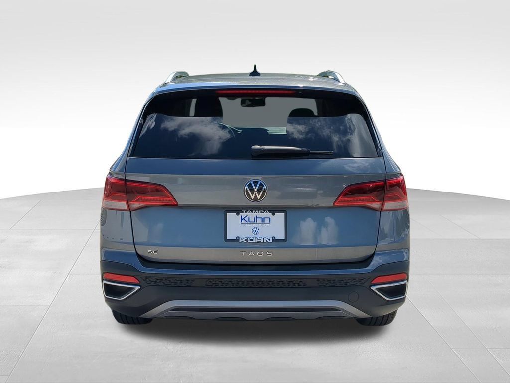 Certified 2022 Volkswagen Taos SE FWD image 5