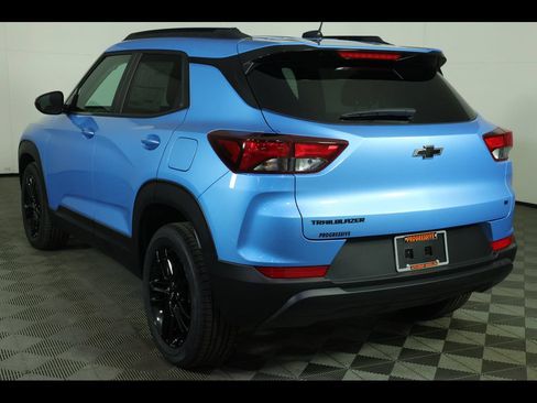 New 2026 Chevrolet TrailBlazer LT w/ Midnight Edition FWD image 13
